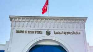 سفارة تونس بأبو ظبي تدعو أفراد الجالية بالإمارات لتوخي الحيطة والحذر